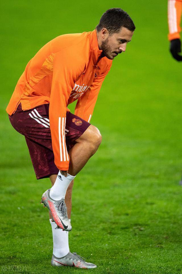 包含德国杯倒计时,上海海港转会期复出首秀,细节引发关注,媒体盛赞,赛季目标并未改变的词条 包含德国杯倒计时,上海海港转会期复出首秀,细节引发关注,媒体盛赞,赛季目标并未改变的词条